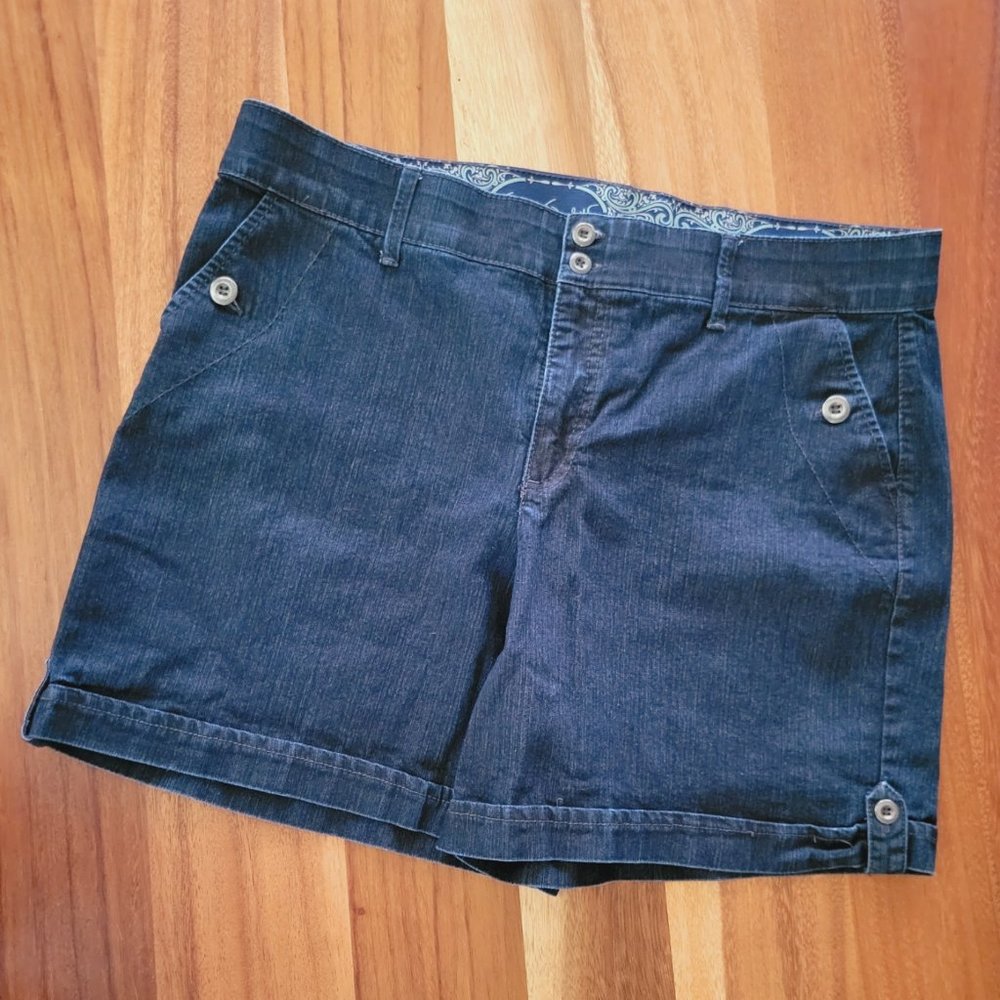 Gloria Vanderbilt Jean Shorts, size 16